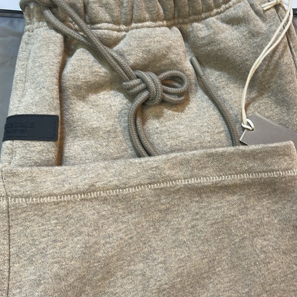 Fear of god essentials 2024 heather grey lounge sweatpants - Picture 2 of 8